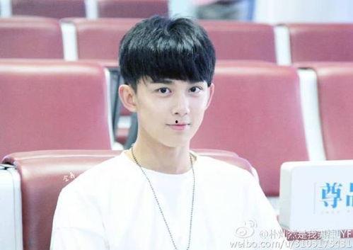 吃瓜爆料热巴吴磊,吃瓜群众热议恋情真相